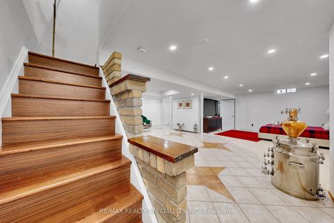 Photo 36 at 39 B Newington Crescent, West Deane, Toronto