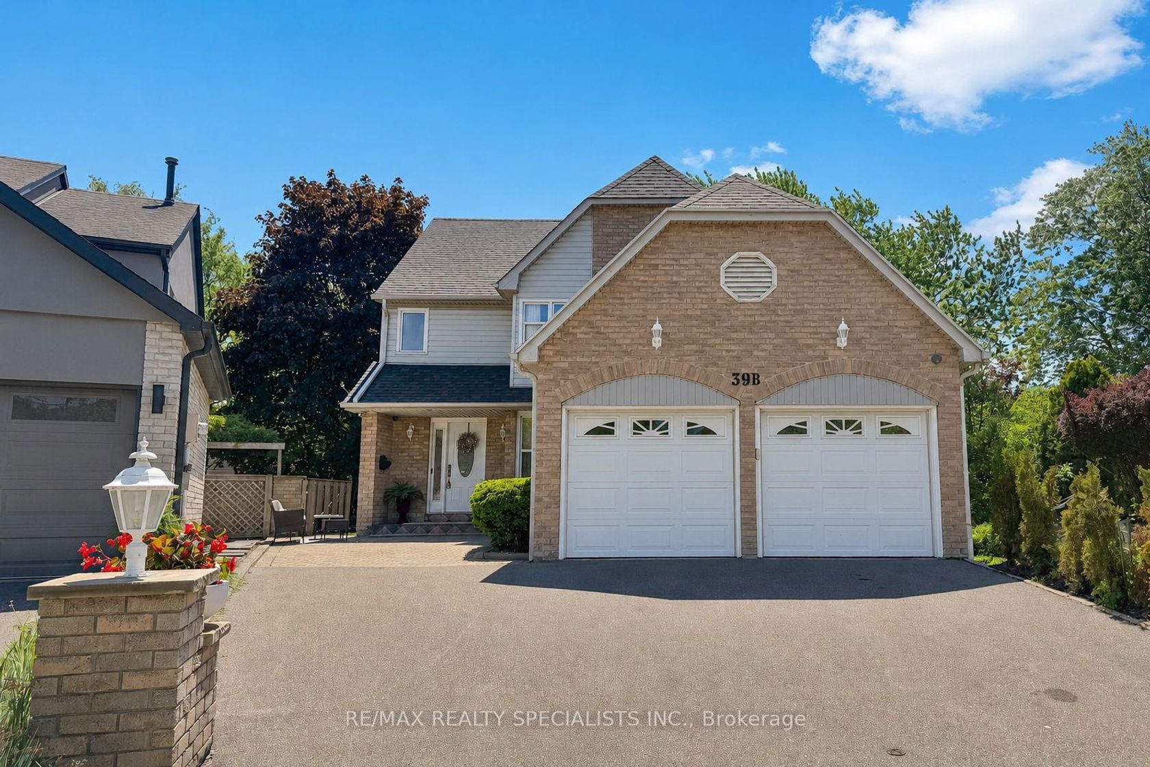 39 B Newington Crescent, West Deane, Toronto 