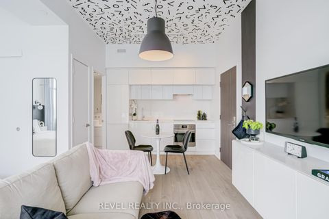 Photo 4 at 609 - 185 Roehampton Avenue, Mount Pleasant West, Toronto