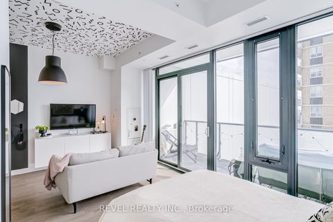 Photo 11 at 609 - 185 Roehampton Avenue, Mount Pleasant West, Toronto
