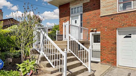 Photo 2 at 7 Whitbread Crescent, Jane Heights, Toronto