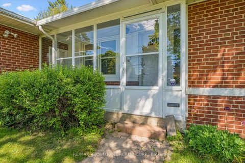 Photo 3 at 108 Princess Margaret Boulevard, Rosethorn, Toronto