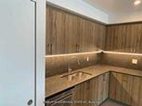 Photo 3 at 911 - 58 Lakeside Terrace, Little Lake, Barrie