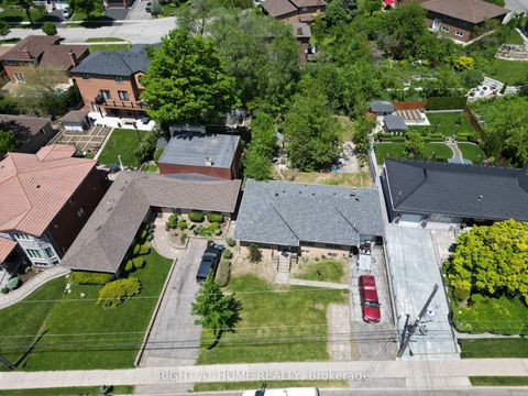 Photo 5 at 362 Maple Leaf Drive, Maple Leaf, Toronto