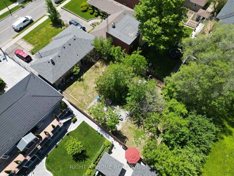 Photo 6 at 362 Maple Leaf Drive, Maple Leaf, Toronto