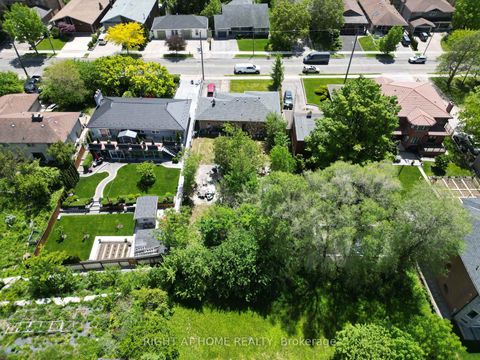 Photo 7 at 362 Maple Leaf Drive, Maple Leaf, Toronto