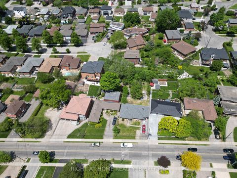 Photo 8 at 362 Maple Leaf Drive, Maple Leaf, Toronto
