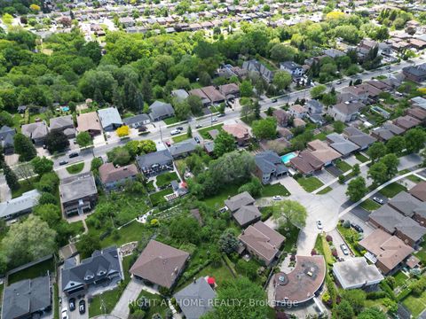 Photo 10 at 362 Maple Leaf Drive, Maple Leaf, Toronto