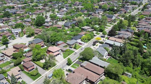 Photo 11 at 362 Maple Leaf Drive, Maple Leaf, Toronto