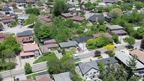 Photo 12 at 362 Maple Leaf Drive, Maple Leaf, Toronto