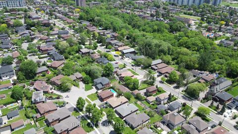 Photo 14 at 362 Maple Leaf Drive, Maple Leaf, Toronto
