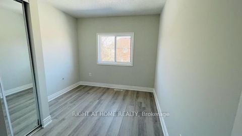 Photo 11 at 140 Sydenham Wells, Georgian Drive, Barrie