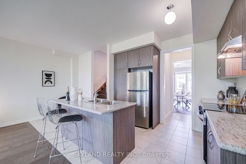 Photo 4 at 66 Puisaya Drive, Rural Richmond Hill, Richmond Hill