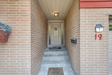 Photo 2 at 19 Talwood Drive, Don Mills, Toronto