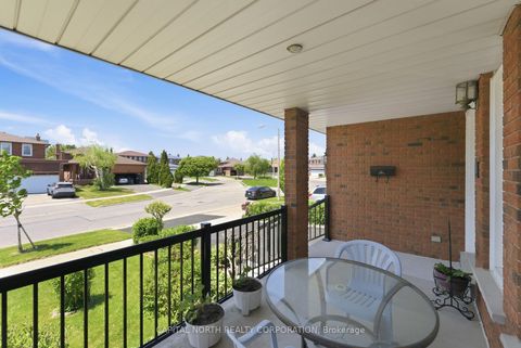 Photo 2 at 40 Birdwood Court, Steeles, Toronto