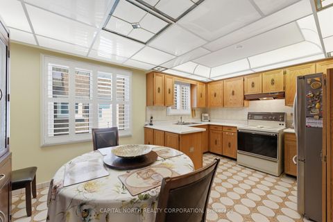 Photo 9 at 40 Birdwood Court, Steeles, Toronto