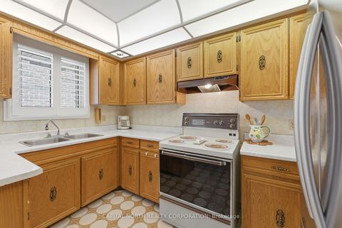 Photo 11 at 40 Birdwood Court, Steeles, Toronto