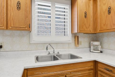 Photo 12 at 40 Birdwood Court, Steeles, Toronto