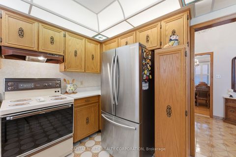 Photo 13 at 40 Birdwood Court, Steeles, Toronto