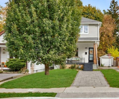 Photo 2 at 139 King Edward Avenue, Lumsden, Toronto