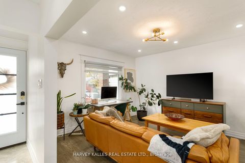 Photo 4 at 139 King Edward Avenue, Lumsden, Toronto