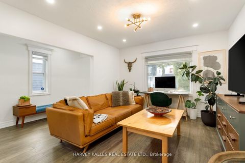 Photo 5 at 139 King Edward Avenue, Lumsden, Toronto