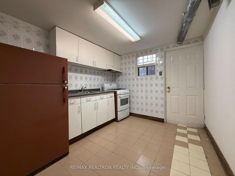 Photo 15 at 399 Brock Avenue, Dufferin Grove, Toronto