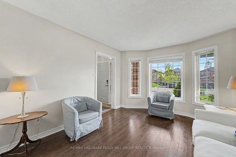 Photo 3 at 26 Kenwell Crescent, Holly, Barrie