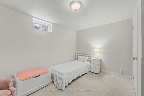 Photo 17 at 26 Kenwell Crescent, Holly, Barrie