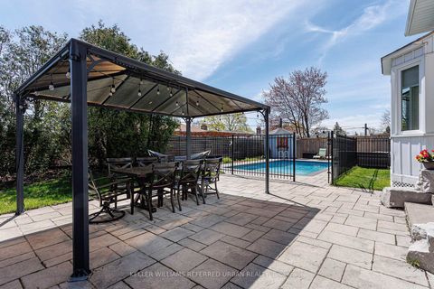 Photo 1 at 8 Markwood Crescent, Markland Wood, Toronto
