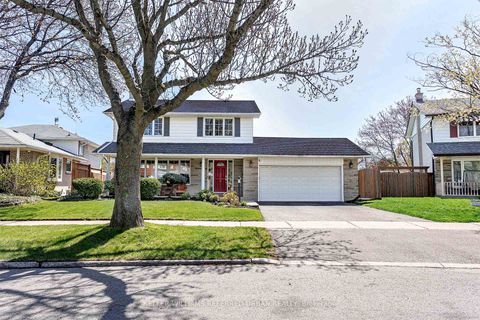 Photo 2 at 8 Markwood Crescent, Markland Wood, Toronto