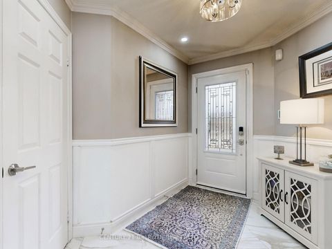 Photo 2 at 14 Round Leaf Court, Holly, Barrie