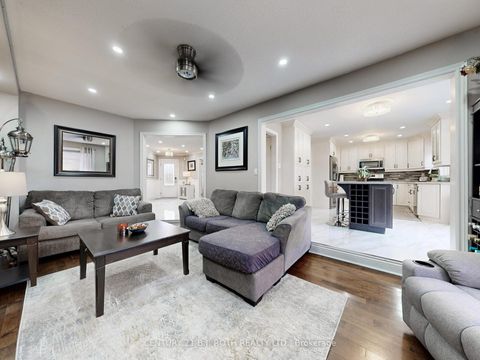 Photo 5 at 14 Round Leaf Court, Holly, Barrie