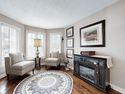 Photo 7 at 14 Round Leaf Court, Holly, Barrie