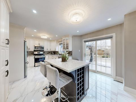 Photo 10 at 14 Round Leaf Court, Holly, Barrie
