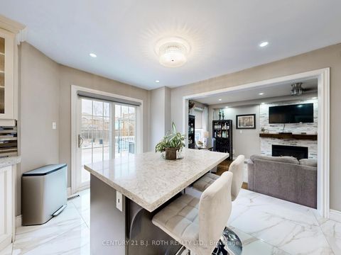 Photo 13 at 14 Round Leaf Court, Holly, Barrie
