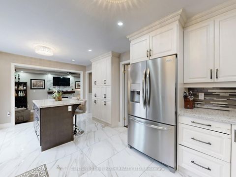 Photo 17 at 14 Round Leaf Court, Holly, Barrie