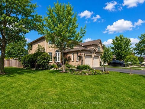 Photo 32 at 14 Round Leaf Court, Holly, Barrie