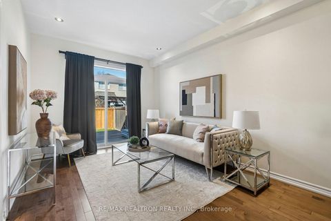 Photo 10 at 494 Rita's Avenue, Summerhill Estates, Newmarket