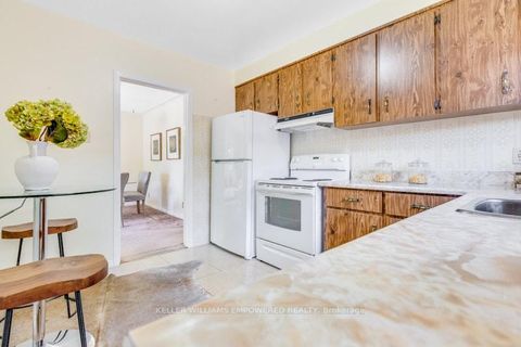 Photo 10 at 17 Checkendon Drive, Kipling, Toronto