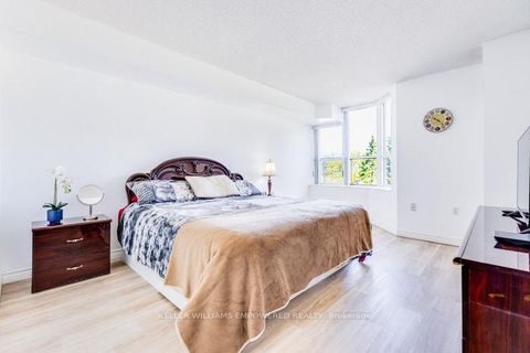 Photo 14 at 17 Checkendon Drive, Kipling, Toronto