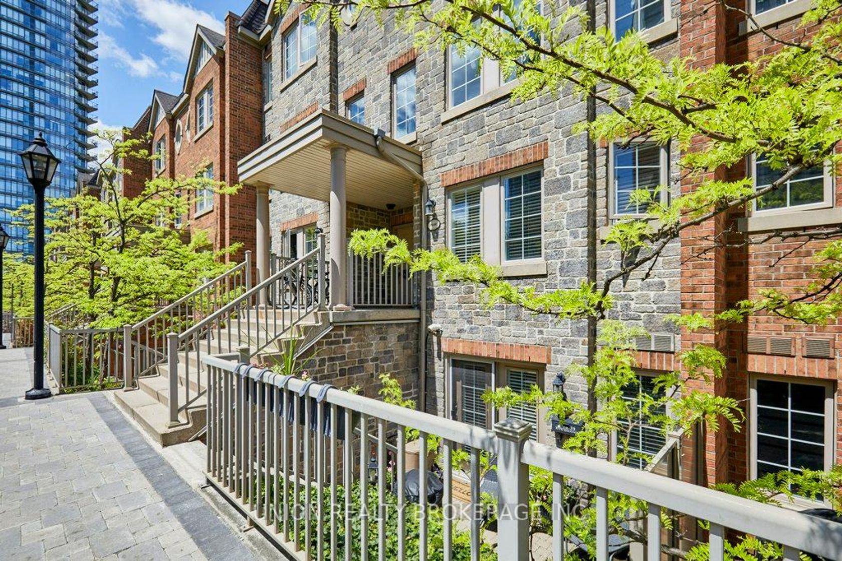 39 - 93 The Queensway, Swansea, Toronto 