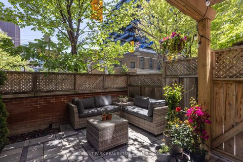 Photo 8 at 101 - 500 Richmond Street W, Waterfront Communities C1, Toronto