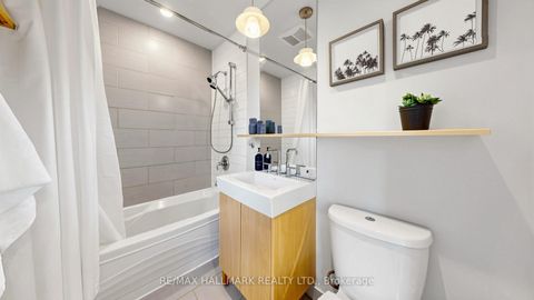 Photo 10 at 9 Squires Avenue, Parkview, Toronto