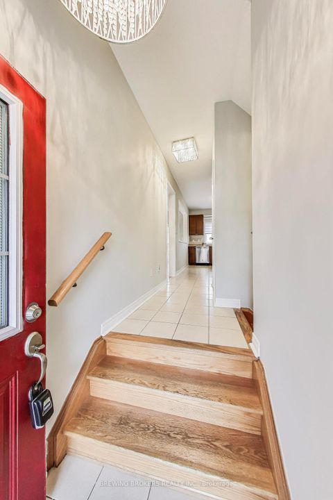 Photo 5 at 33 Pearcey Crescent, West Bayfield, Barrie
