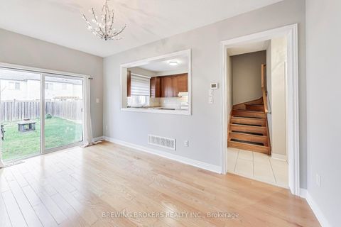 Photo 9 at 33 Pearcey Crescent, West Bayfield, Barrie