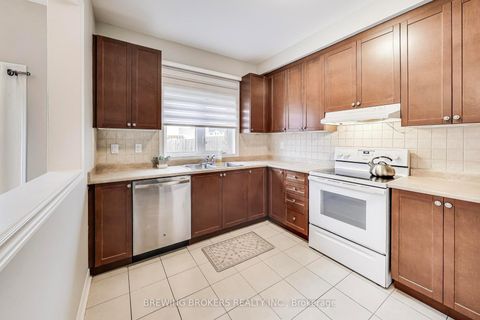 Photo 11 at 33 Pearcey Crescent, West Bayfield, Barrie