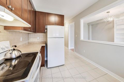 Photo 13 at 33 Pearcey Crescent, West Bayfield, Barrie