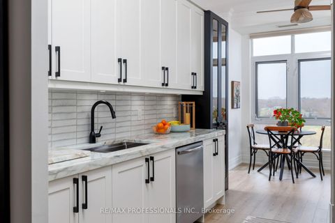 Photo 12 at PH3 - 9 Burnhamthorpe Crescent, City Centre West, Toronto