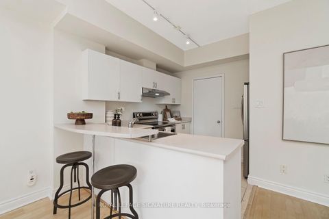 Photo 7 at 207 - 550 Front Street W, Waterfront Communities C1, Toronto